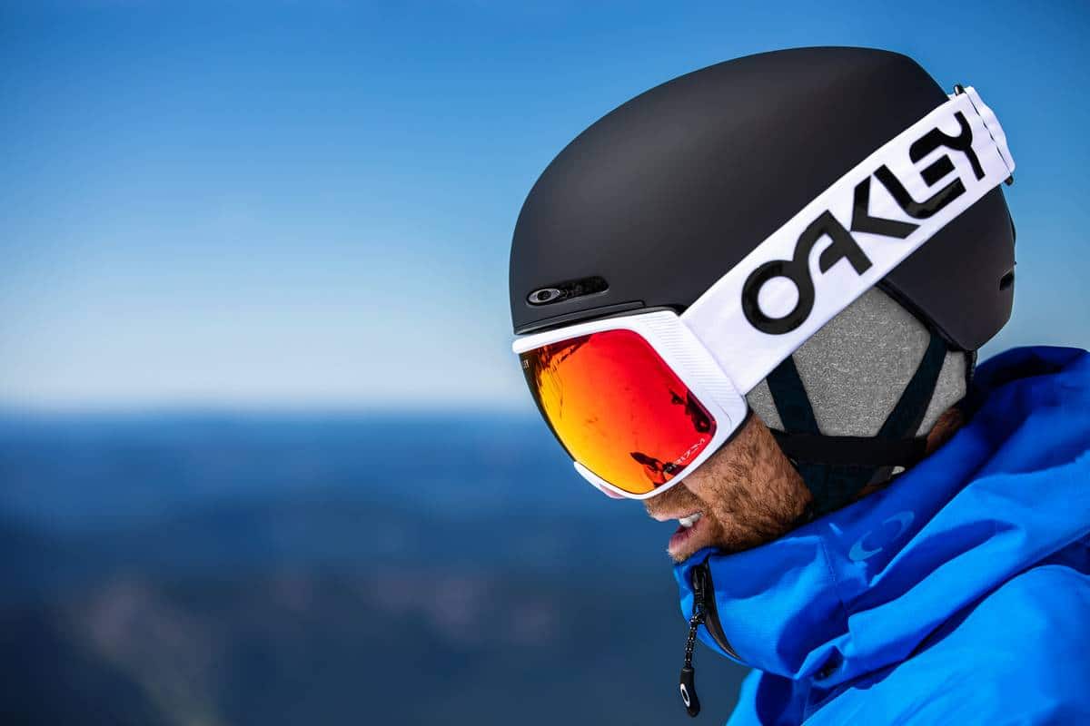 Les masques de ski Oakley s'intègrent parfaitement à votre casque de ski